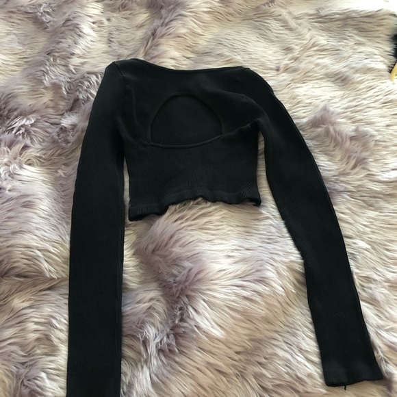 crop top - Picture 2 of 3